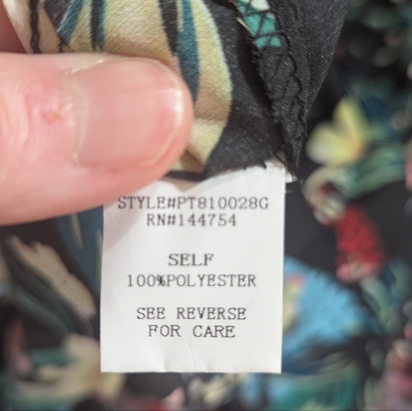 NWT DAVI & DANI Black Floral Blouse Size 1X - Picture 7 of 7